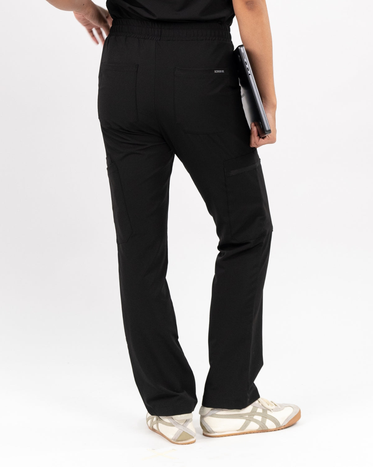 Elite Relaxed Cargo Pants in Black